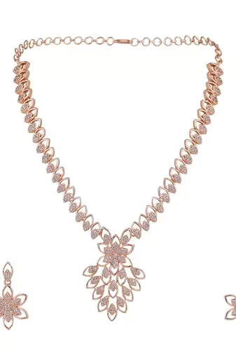 Elegant rose necklace