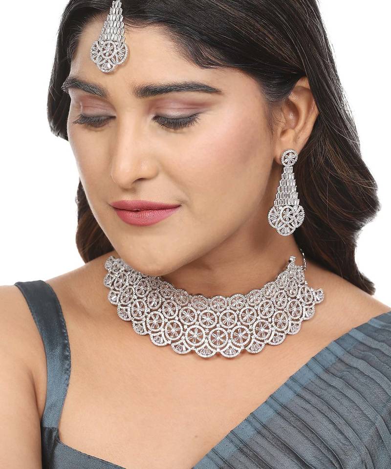 Chic choker necklace