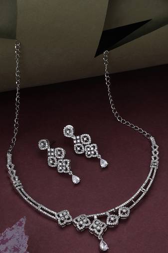 Minimalist chain necklace