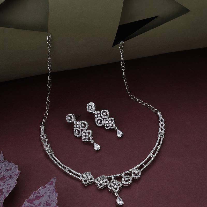 Minimalist chain necklace