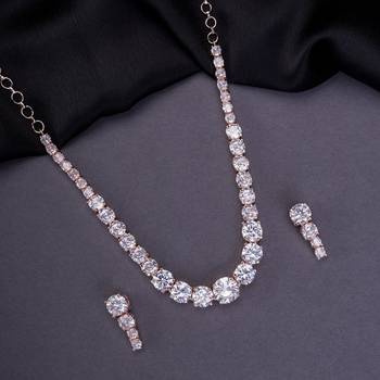 Rose petal necklace 1