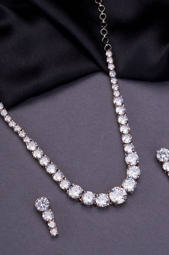 Noir delight necklace