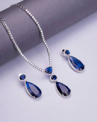 Sapphire glow necklace 1