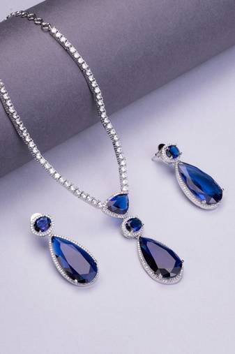 Sapphire glow necklace