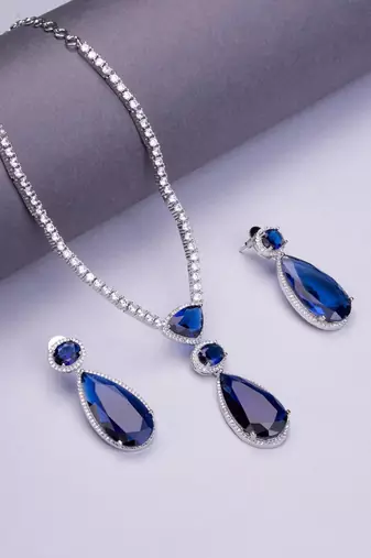 Sapphire glow necklace