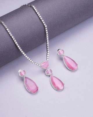 Sapphire glow necklace 1