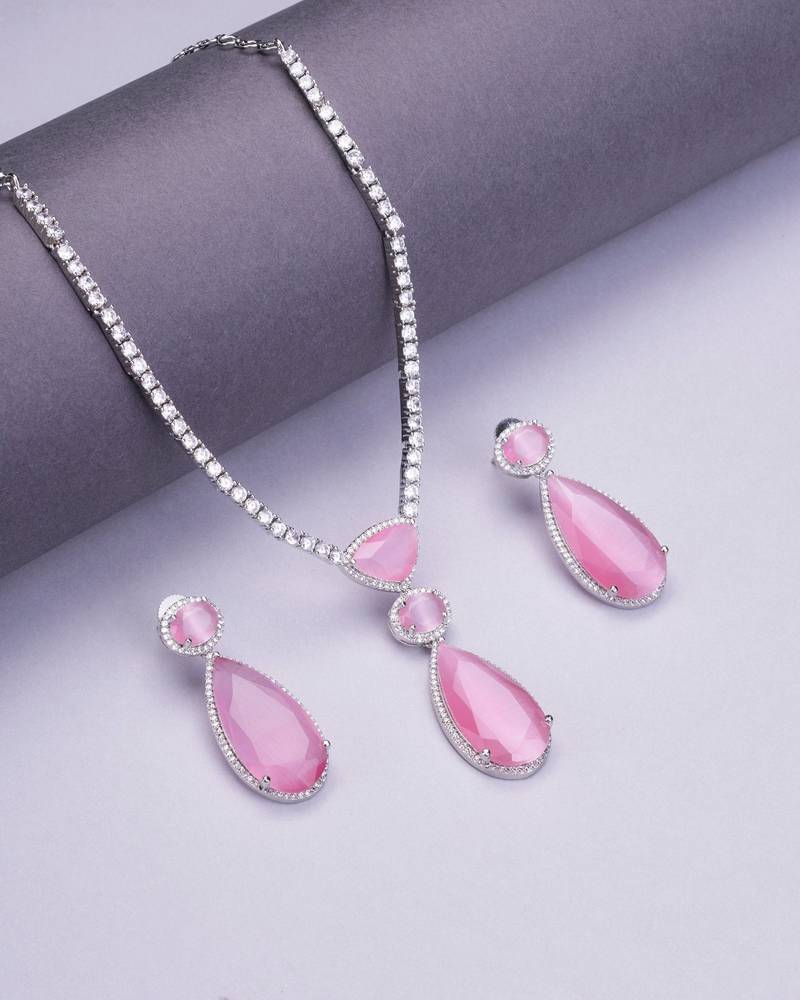 Sapphire glow necklace