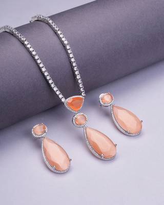 Sapphire glow necklace 1
