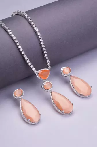 Sapphire glow necklace