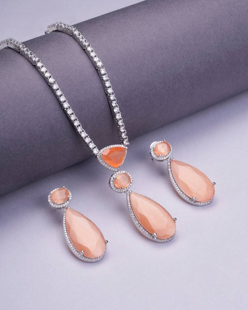 Sapphire glow necklace