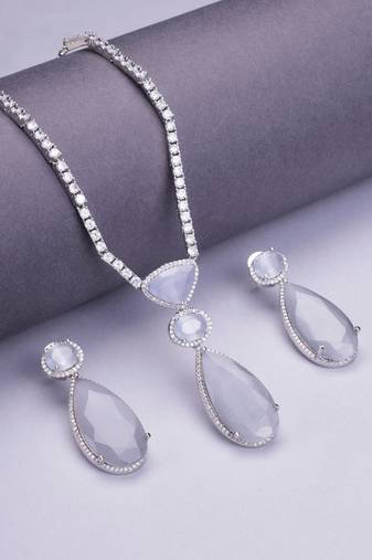 Sapphire glow necklace