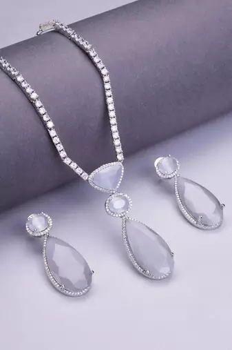 Sapphire glow necklace