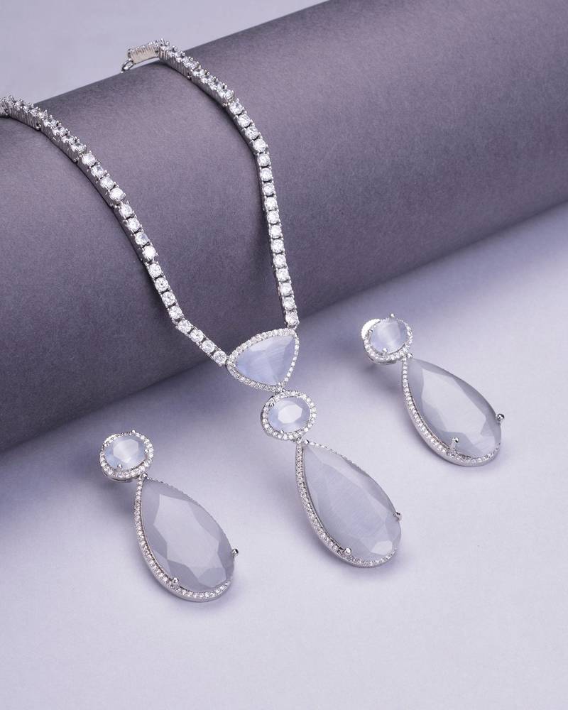 Sapphire glow necklace