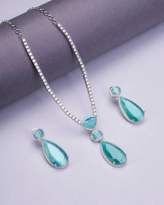 Sapphire glow necklace 1