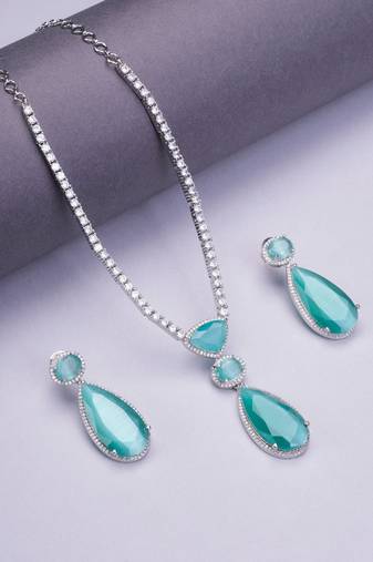 Sapphire glow necklace