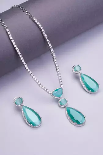 Sapphire glow necklace