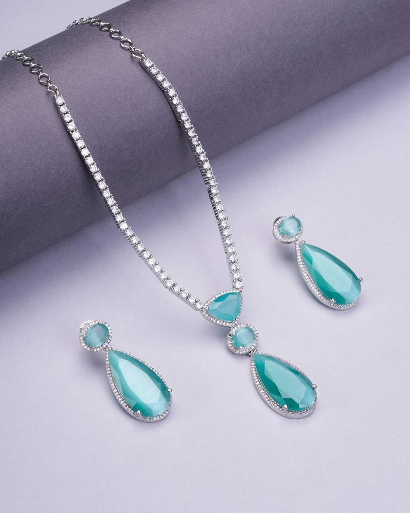 Sapphire glow necklace