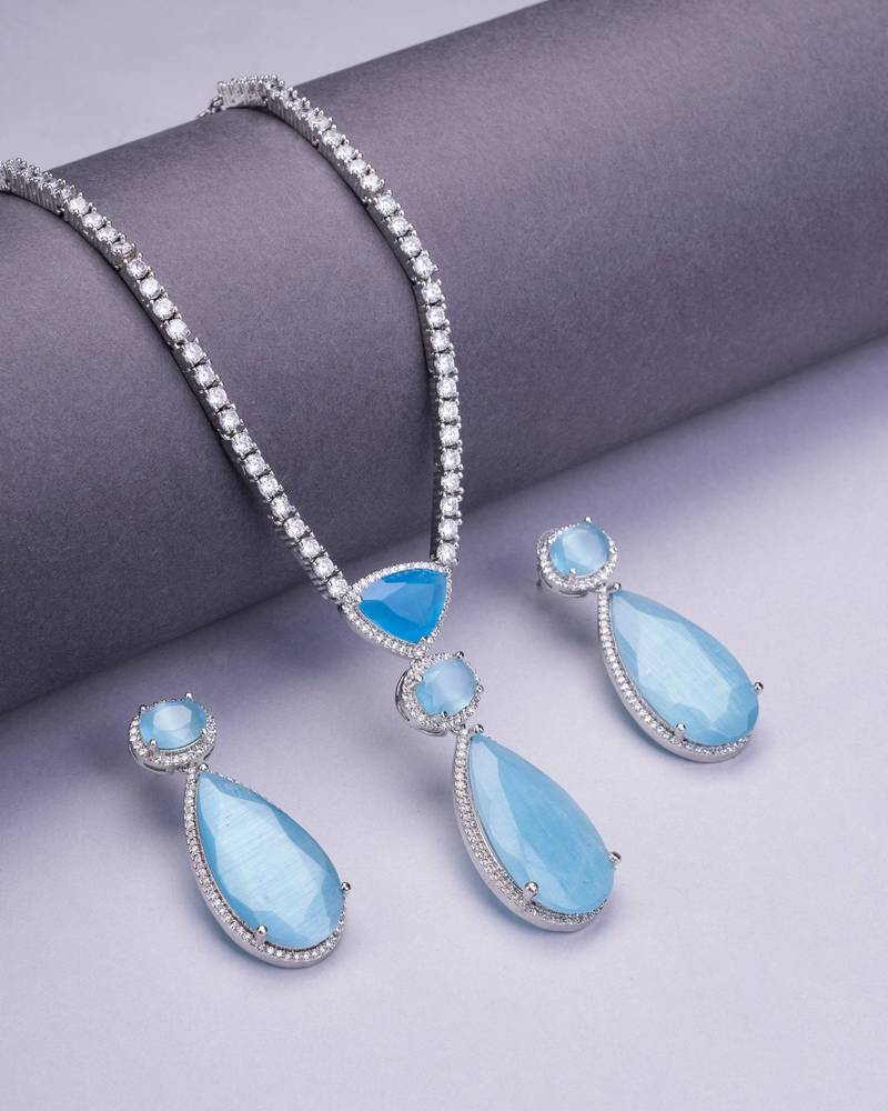 Sapphire glow necklace