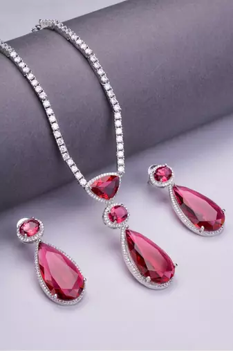 Sapphire glow necklace