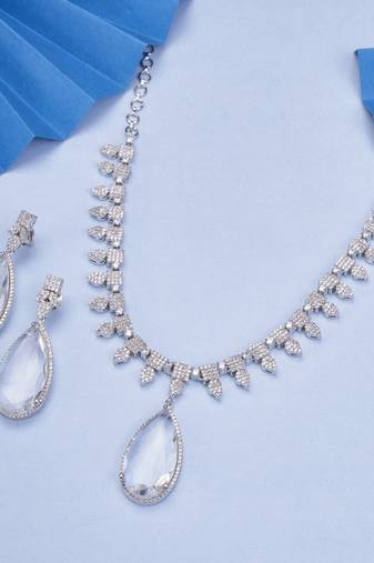 Crystal radiant  necklace
