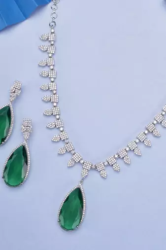 Crystal radiant  necklace