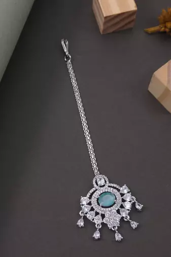 Silver plated traditional cubic zirconia american diamond studded maang tikka for women (t2203zmin)