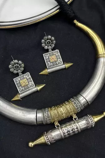Oxidized tribal necklace & earring set | vintage ethnic dual tone hasuli torque set