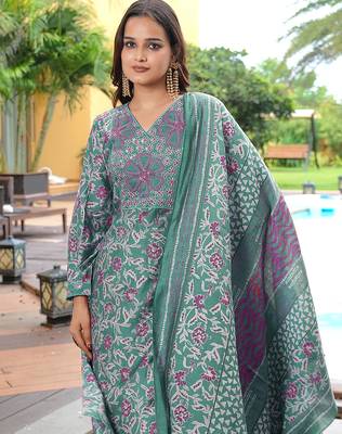 Green cotton silk embroidered ceremonial salwar suit 3