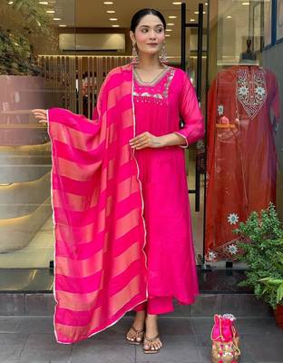 Pink silk blend embroidered salwar kameez 3