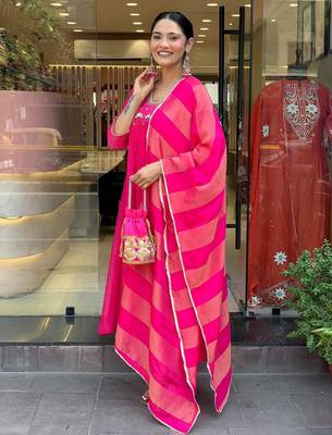 Pink silk blend embroidered salwar kameez 4