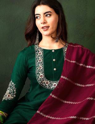 Green silk blend embroidered salwar kameez 4
