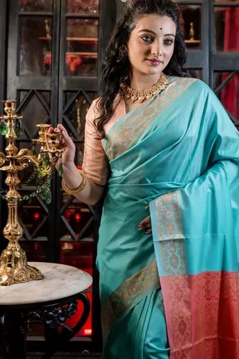 green woven silk blend blend banarasi silk blend all seasons sarees