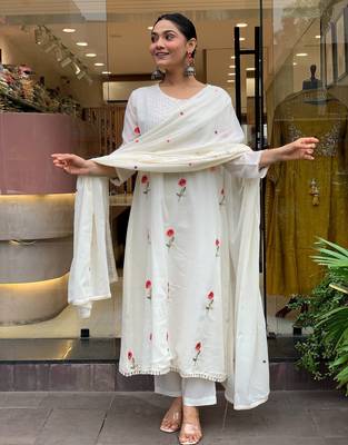 Off white chanderi silk embroidered embroiderd stitched suit 3