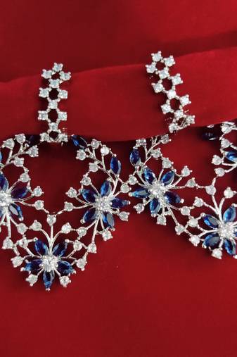 Vibrant rhodium earrings