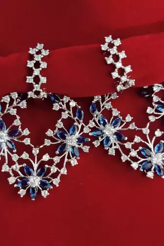 Vibrant rhodium earrings