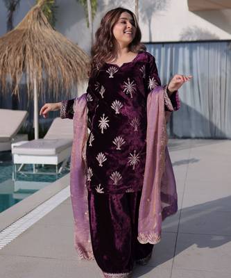 Wine ice velvet embroidered heavy embroidered ceremonial suit with dupatta 1