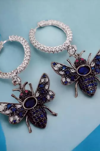 Blushing petals earrings in black plated pink