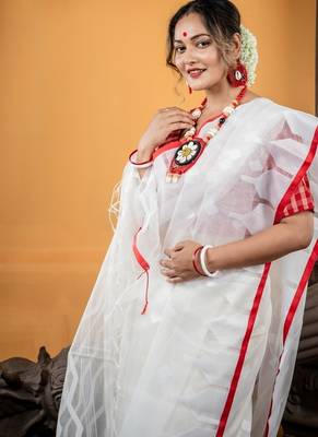 white woven silk blend cotton bengal handloom all seasons sarees 2