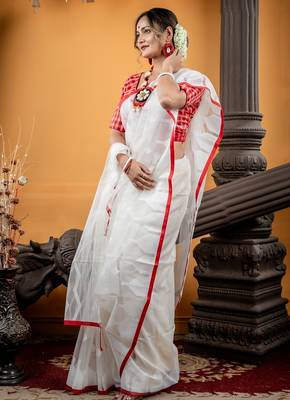 white woven silk blend cotton bengal handloom all seasons sarees 3