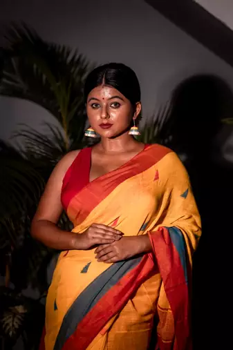 yellow hand woven cotton bengal handloom all seasons sarees