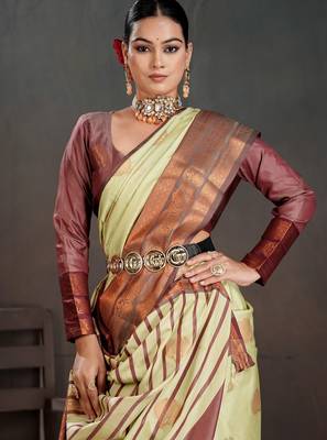 pista woven jacquard art silk blend saree 3