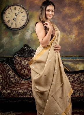 beige hand woven linen zari work all seasons sarees 3