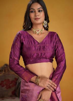 wine art silk blend woven jacquard saree 5