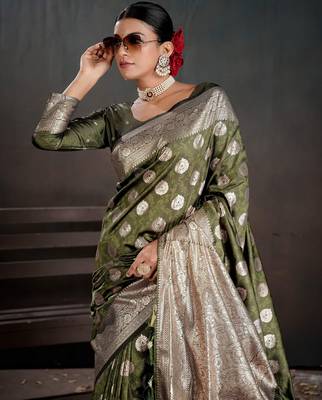 green silk blend woven jacquard partywear saree 3