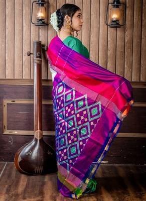 off white hand woven silk blend zari work all seasons sarees 4