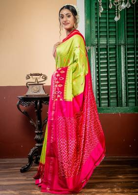 green hand woven silk blend zari work all seasons sarees 3
