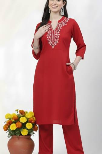 Red embroidered rayon kurta Pant