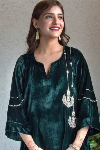 Green velvet chandbala kurta set with dupatta