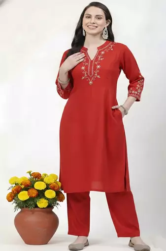 Red embroidered rayon kurta Pant