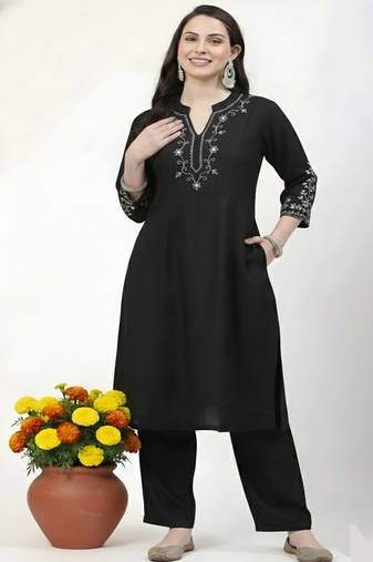 Black embroidered rayon kurta Pant